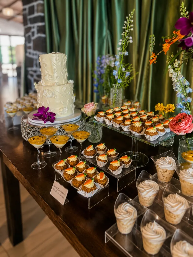 Mesa de postres evento especial de catering en Panamá — Chez Marie